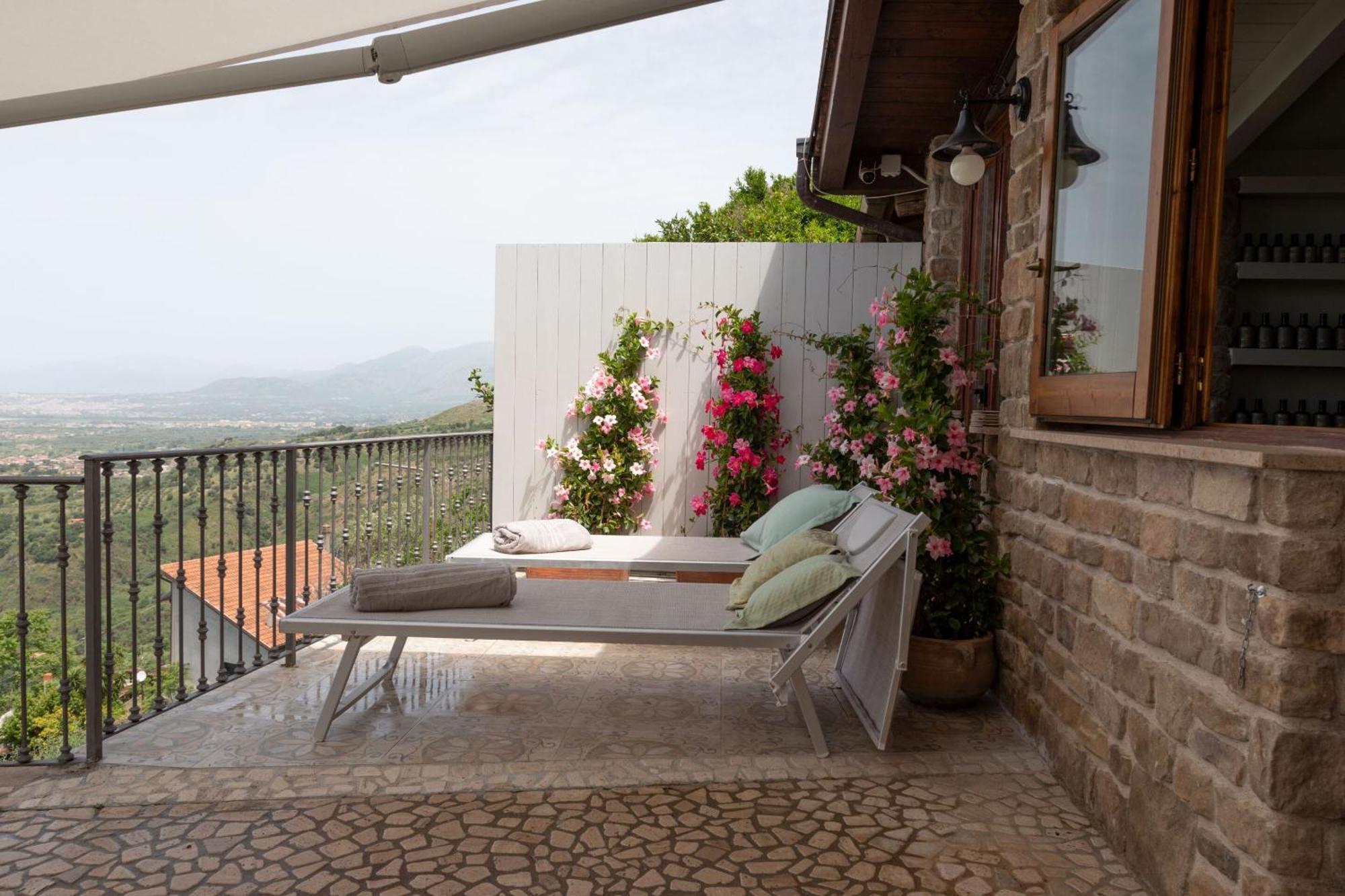 La Pastorella Boutique Hotel Maierà Екстериор снимка