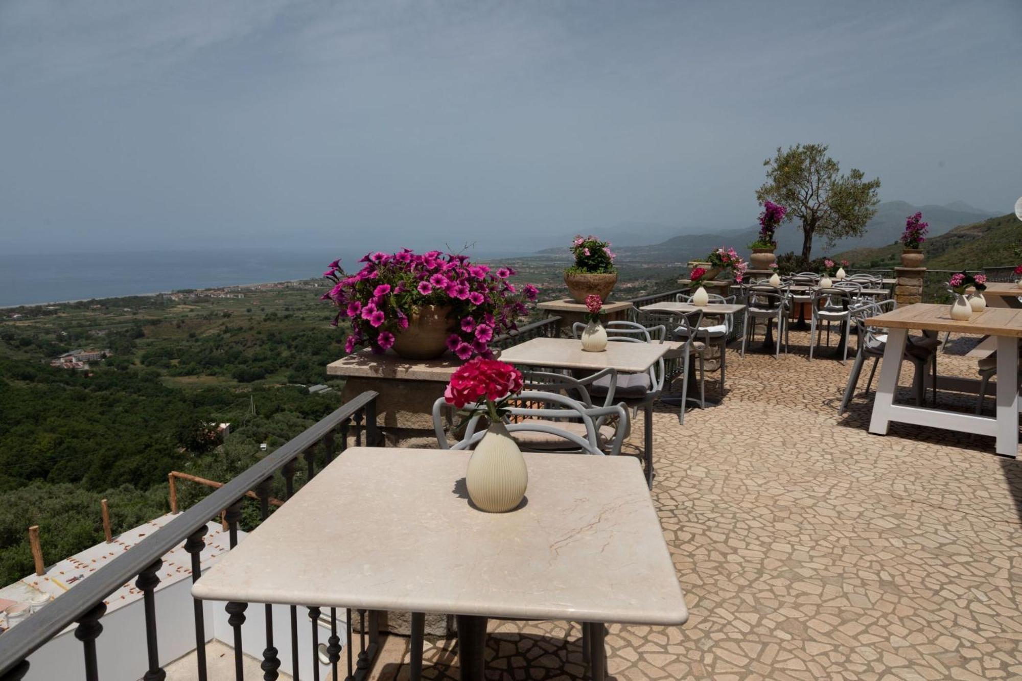 La Pastorella Boutique Hotel Maierà Екстериор снимка