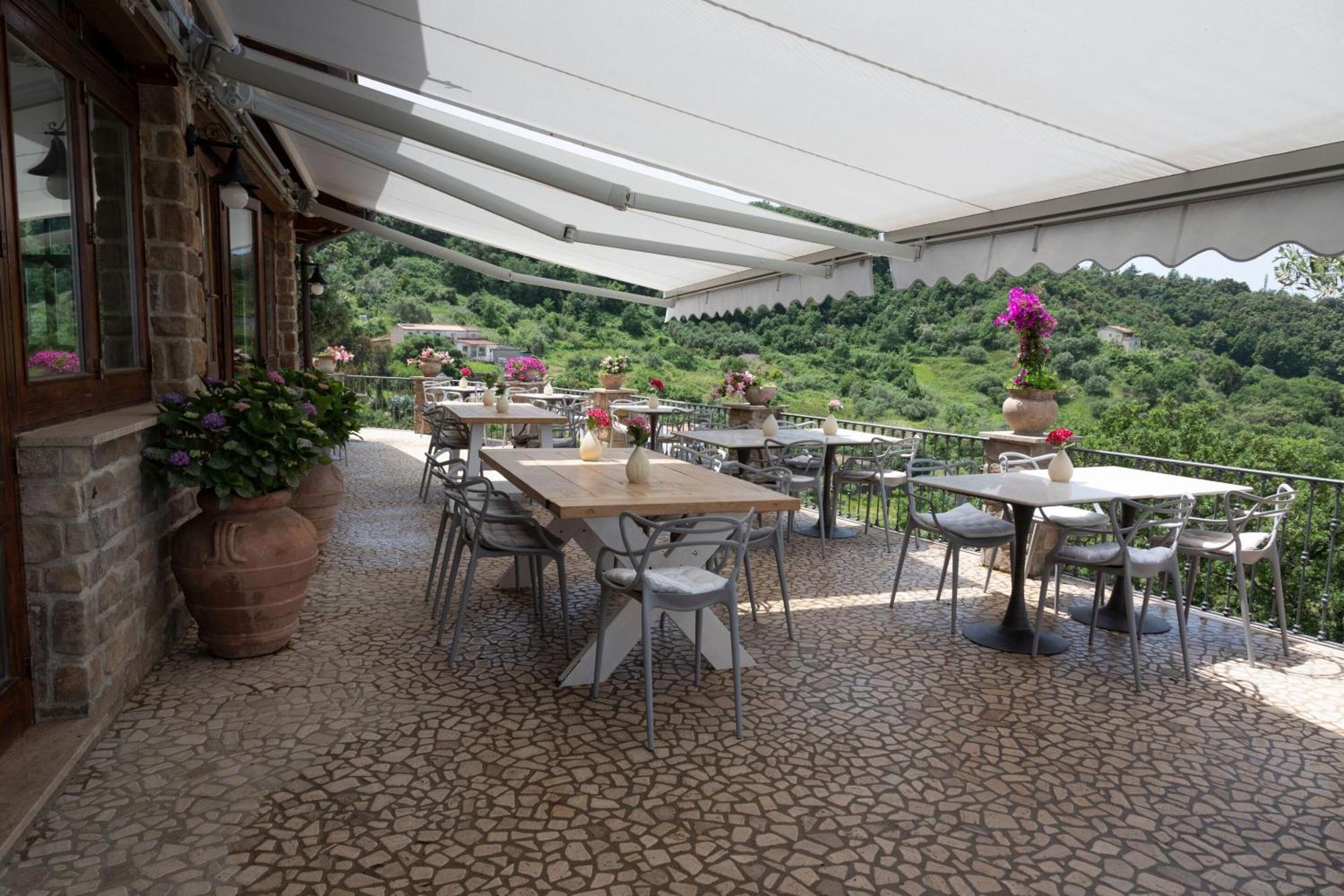 La Pastorella Boutique Hotel Maierà Екстериор снимка